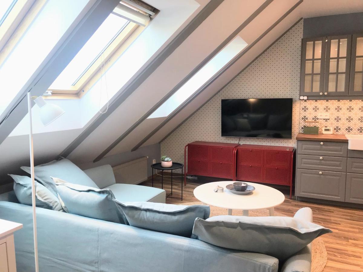 Attic Apartment On Waterfront / View / Netflix Прага Экстерьер фото