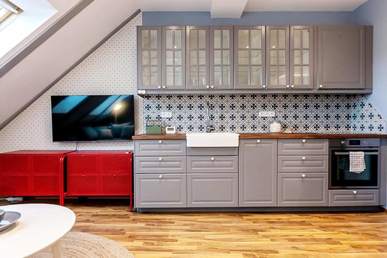 Attic Apartment On Waterfront / View / Netflix Прага Экстерьер фото