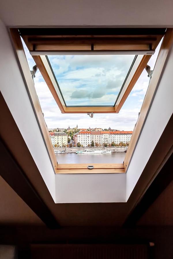 Attic Apartment On Waterfront / View / Netflix Прага Экстерьер фото