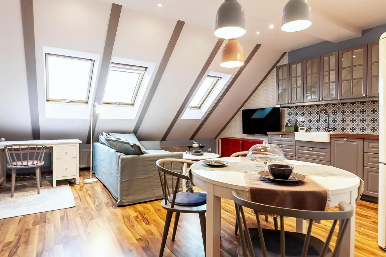 Attic Apartment On Waterfront / View / Netflix Прага Экстерьер фото